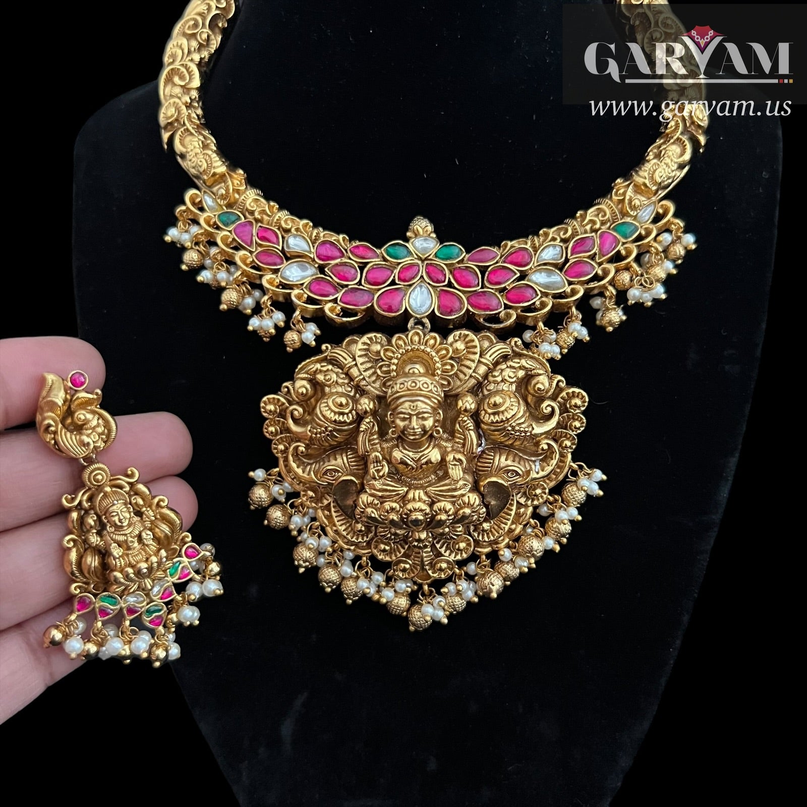 Aazhi Necklace